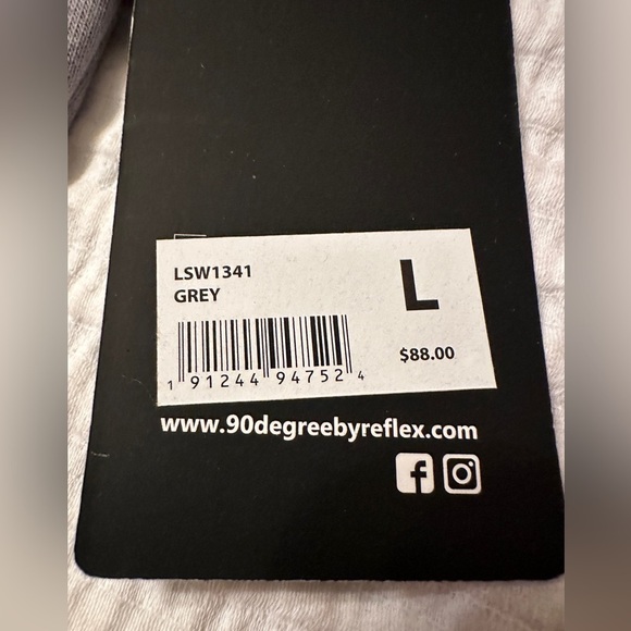 90 Degrees by Reflex Crewneck & Shorts Set - NWT - Size L - Picture 12 of 16